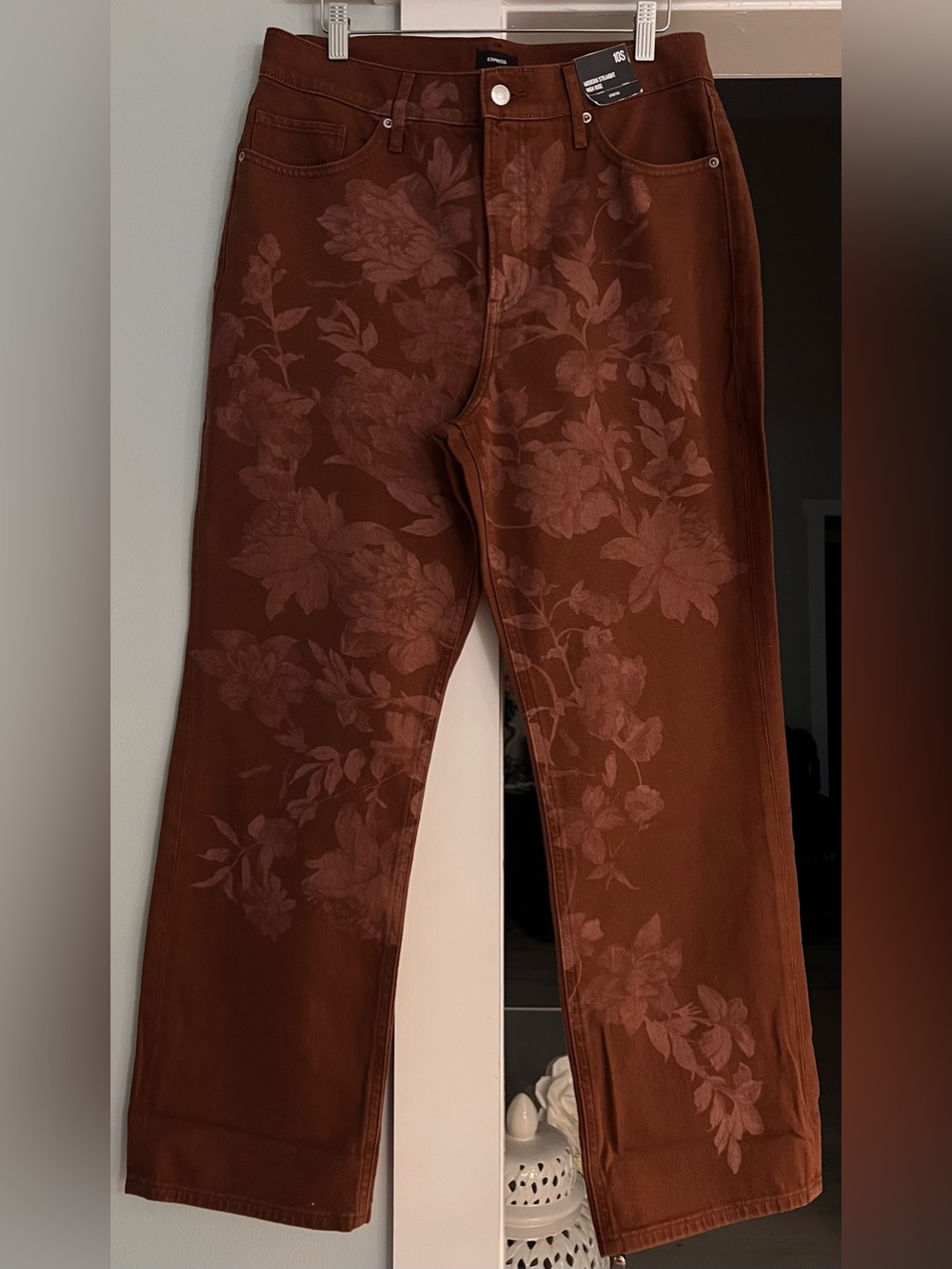 Express Modern Straight High Rise Brown Denim Jeans with Metal Button size 10